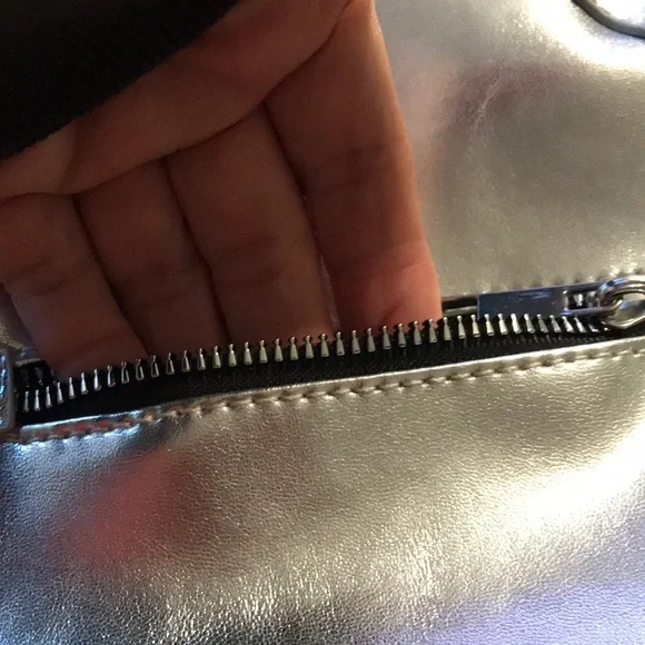 Small silver back pack - Picture 3 of 6